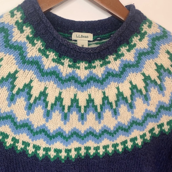 L.L. Bean Women’s Sweater Medium 100% Lambs Wool Fair Isle Navy Roll Neck - Picture 4 of 7